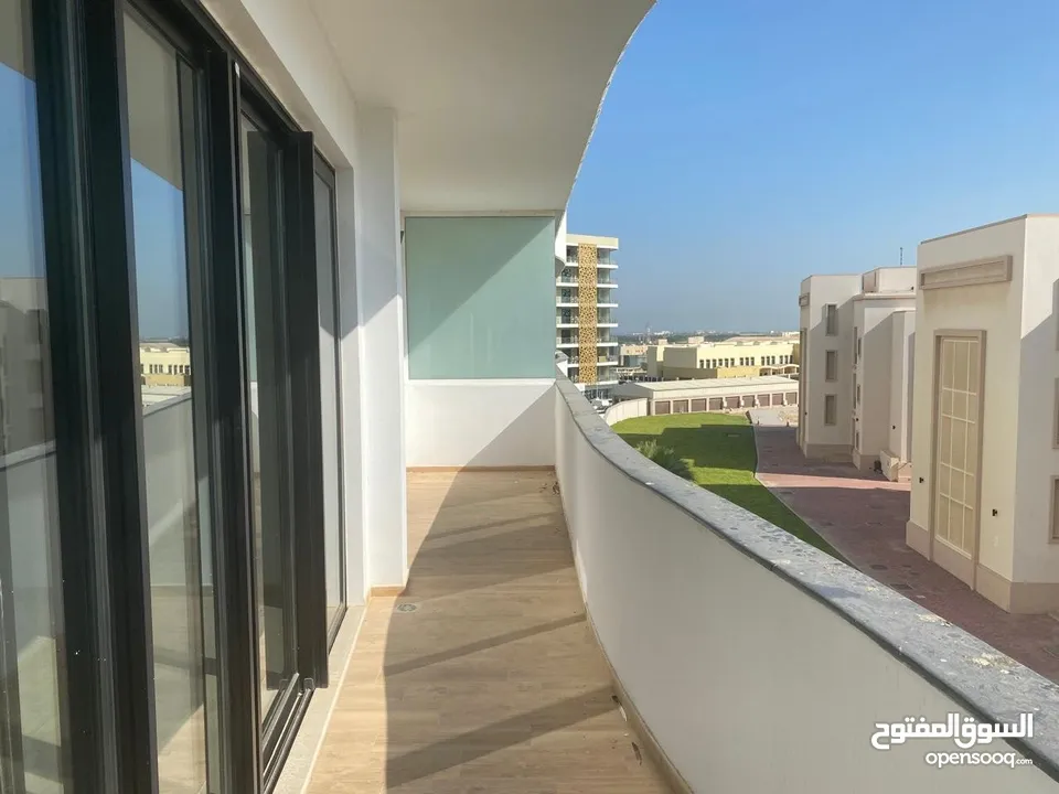 URGENT SALE 2 bedrooms Muscat Hills  بيع عاجل لشقه غرفتين نوم في مسقط