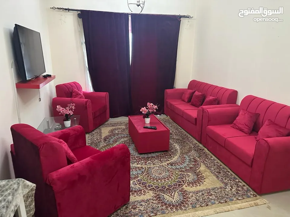محمود سعد)غرفة وصالة للايجار الشهري في الشارقة التعاون بفرش فندقي ثاني ساكن بتشطيب ممتاز