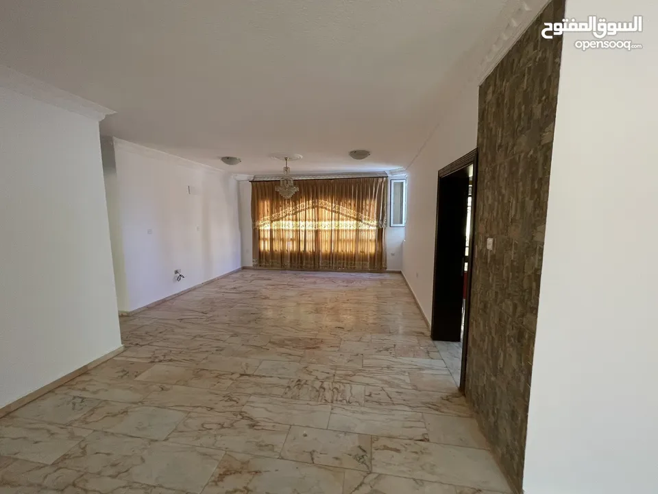 عمارة للبيع فل عقبة تاسعة جمعيات شقتين كل شقة 200 متر+ تسوية 80 متر بسعر مغري مساحة الارض 476