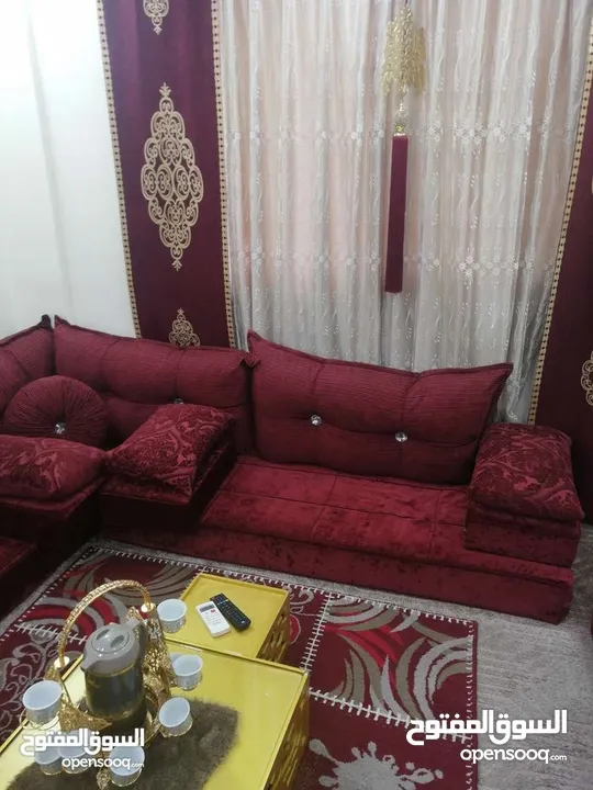 فراش عربي تفصيل لون خمري