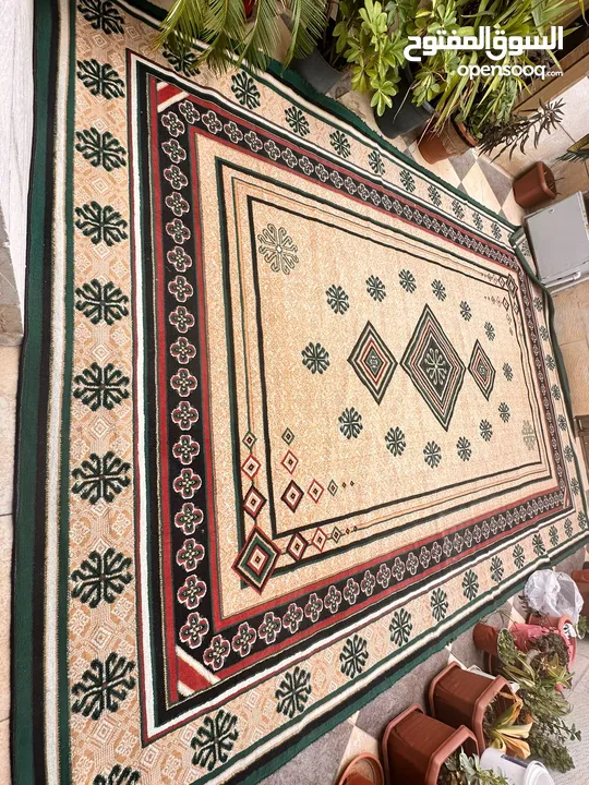 خريبة السوق الجويدة سجادة وممر نفس اللون والرسمة بحالة جيدة جدا بسعر مغري