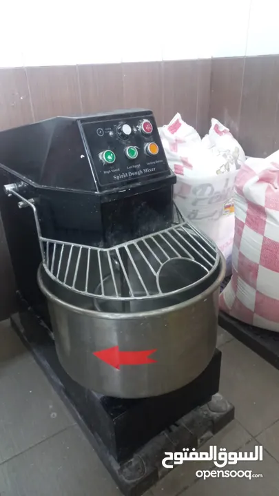 مشروع مطعم معجنات وبيتزا متكامل للبيع مع كافة المعدات الجديدة ورخصة مطعم شامل،بداعي العودة إلى سوريا