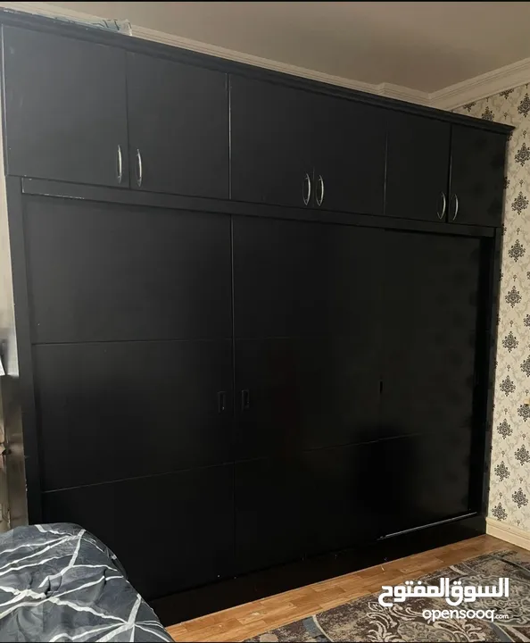 غرفتين نوم بحاله نظيفة خشب بحريني