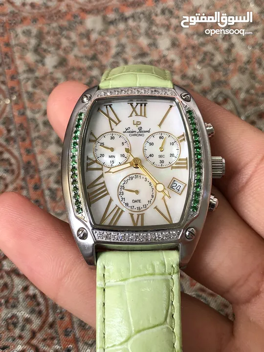 ساعة تُحفه من النوادر كريستال ياقوتي سويسري، ميناء صدفي
