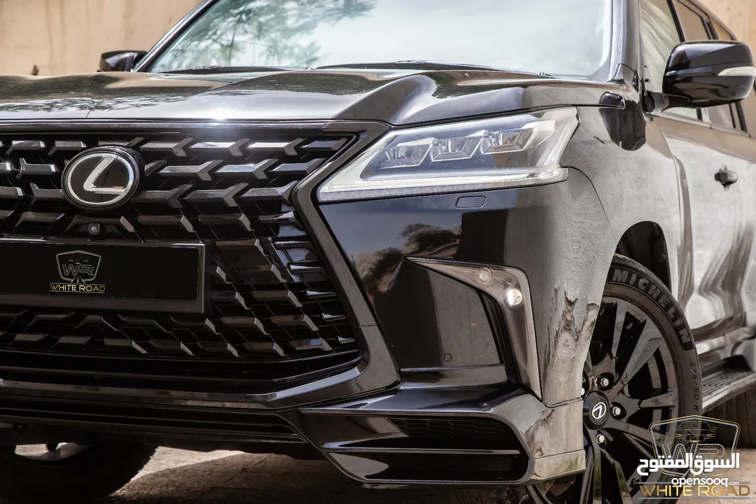 Lexus Lx570 2016 Black Edition S   السيارة وارد الشركة و مميزة جدا ولا تحتاج إلى صيانة