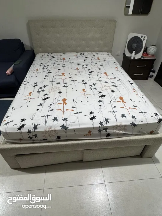 Queen size bed