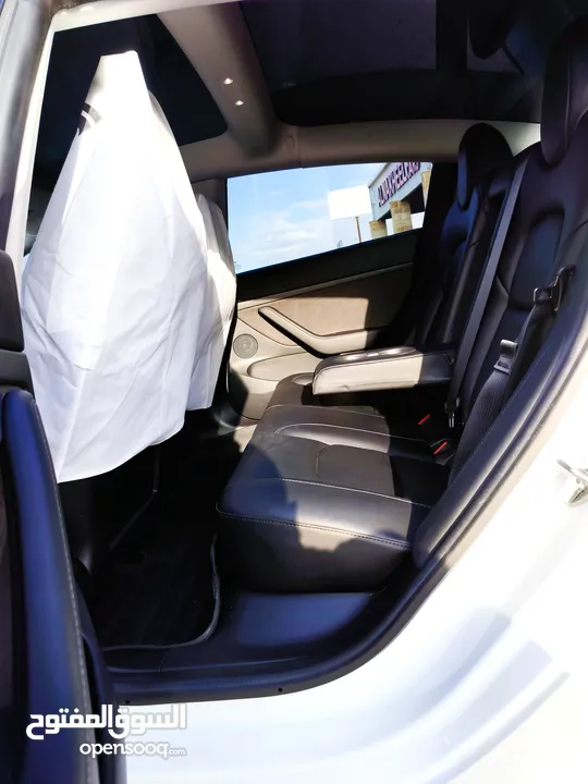 تيسلا 2022 model 3 بحالة الوكالة فحص كامل اوتوسكور +B لون مميز في الحرة للبيع بسعر لقطة ومحرووووق