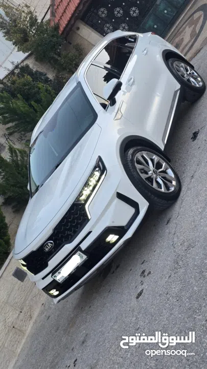 كيا سورنتو  فل الفل ما عدا فتحه الجب بصلاه ع النبي بالكرتونه