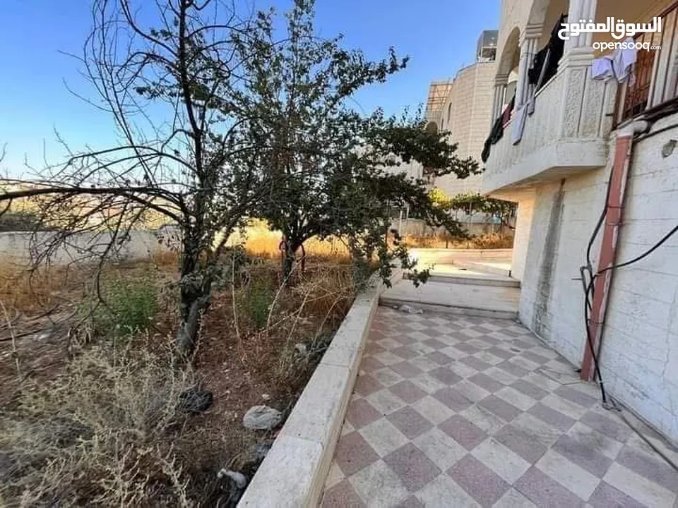 بيت مستقل ڤيلا جانبية مميزة للبيع في بني نعيم قضاء الخليل وعليه اطلالة جميلة جدا وفي منطقة مرتفعة