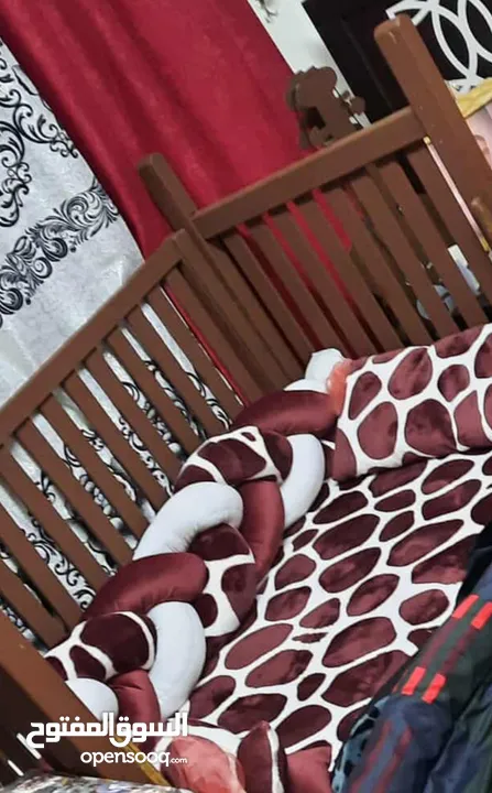 تخت اطفال للبيع بدون فرشه