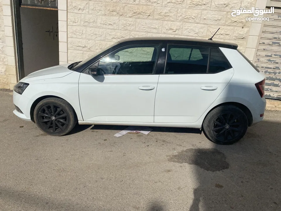 سكودا فابيا 2019 هاتشباك ، خمس مقاعد ، 1000 تيربو بنزين ، سيارة شركة يد أولى