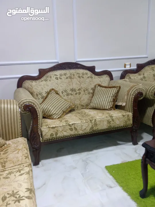 طقمين كنب 14 مقعد  مع طربيزات السعر ع الخاص  قابل للتفاوض ..