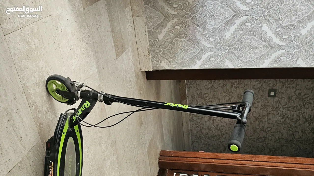 scooter razor سكوتر رايزور امريكي اصلي  لون اسود واخضر  للاطفال
