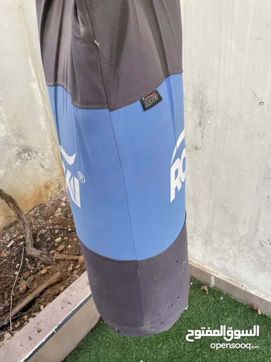 كيس ملاكمة ممتاز للبيع، بحالة جيدة، مناسب جداً للتدريب الاحترافي في البيت أو في نادي.