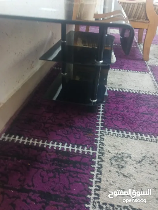 طاولة تلفزيون