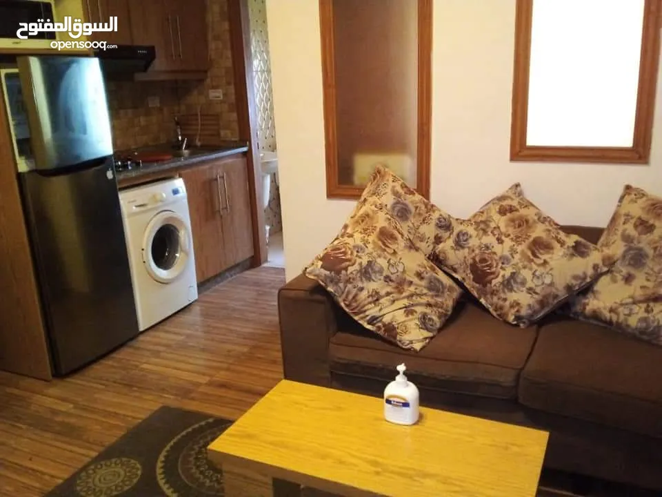 ستوديو للإيجار شارع الجامعه من المالك مباشرة
