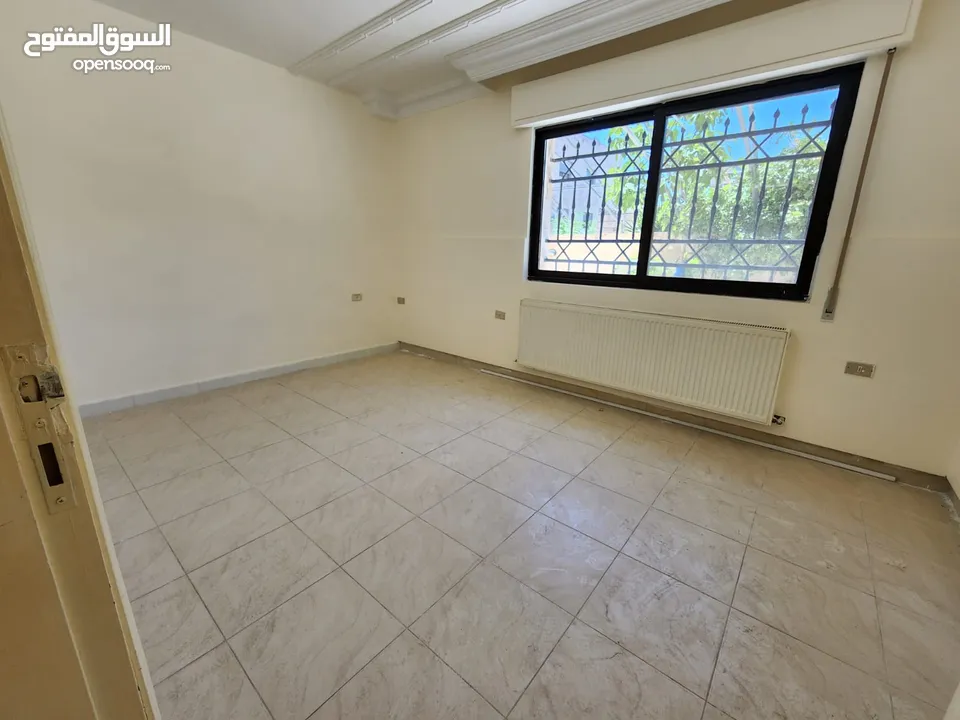 شقة فارغة للإيجار في الشميساني - ref: 14635