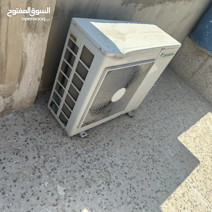 مكيف دايكن عدد 2 للبيع