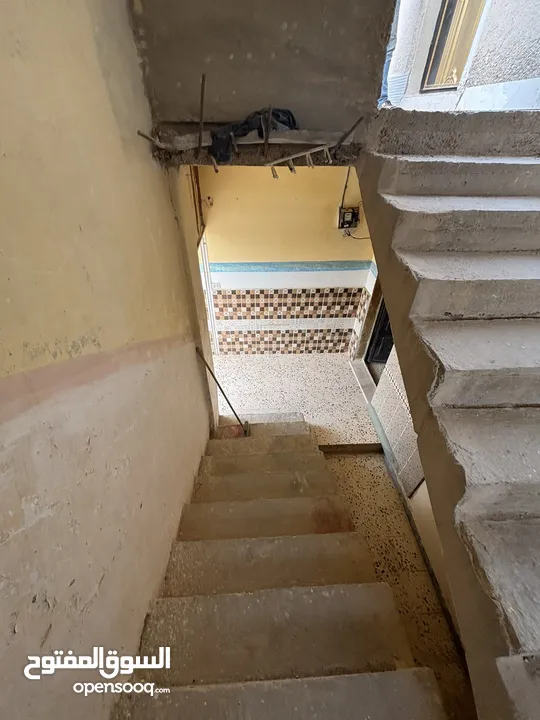 بيت طابقين للبيع في الحي الغربي  طابق ارضي بناء من 10الى 16 سنة  طابق اول بناء قبل 3شهور فقط