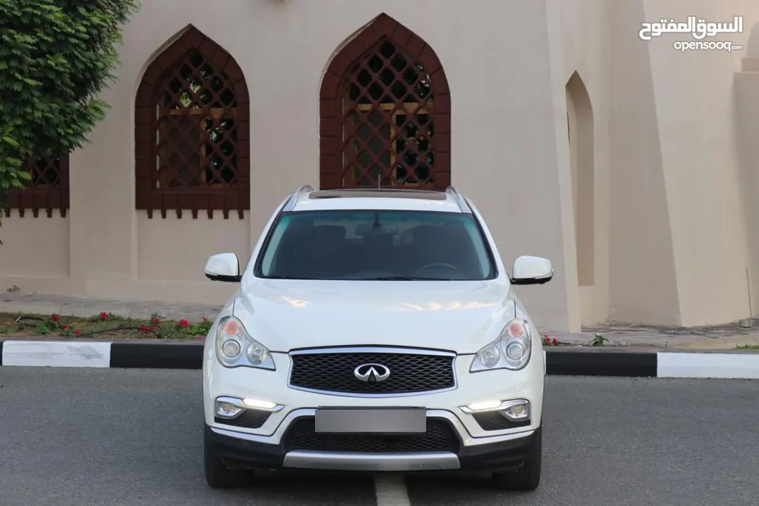 Infinite QX50. GCC Spec. Prefect condition. Full option