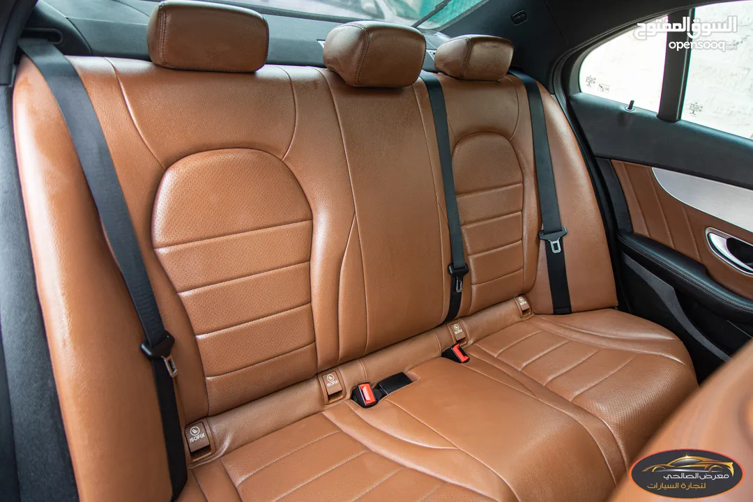 Mercedes C200 2019 Mild hybrid Amg kit Night Package   السيارة وارد الشركة و قطعت مسافة 83,000 كم