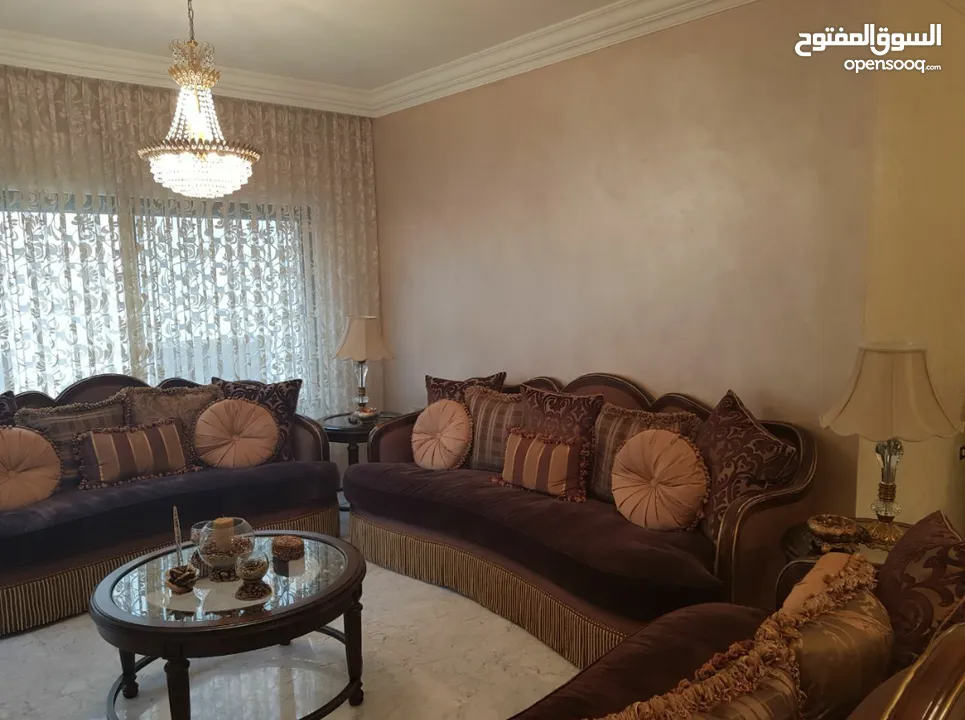 للبيع: طقم كنب صالون فاخر بمواصفات راقية وجودة عالية