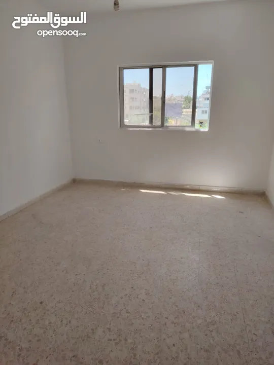 شقة للايجار جنوب ميدان الشهداء بسعر مغري