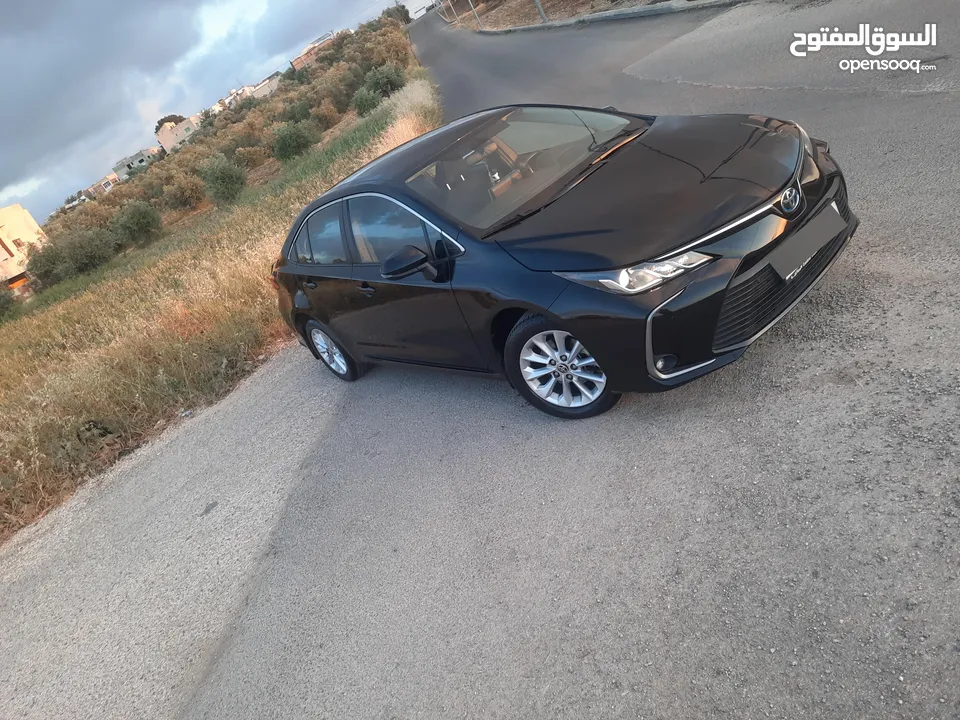 تويوتا كورولا هايبرد موديل 2023 بحالة الوكاله وارد وصيانه المركزية تويوتا .