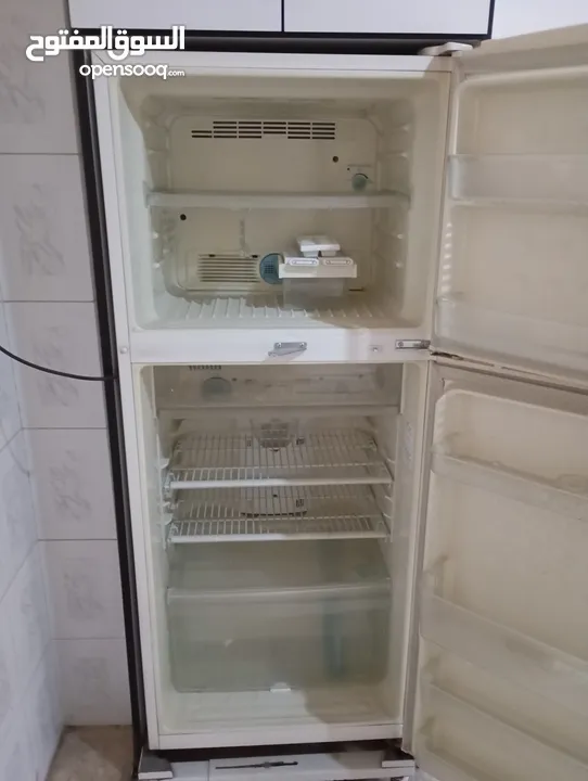 ثلاجة شارب للبيع