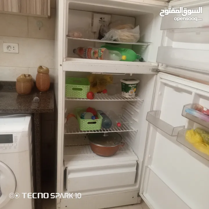 ثلاجه بحاله ممتازه تبريد هواء عمرها ماتصلحت للبيع موجوده بالهاشمي الشمالي