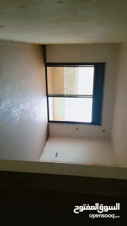 شقه بأطلاله رائعه للبيع موقع حيوي بجانب الفنادق