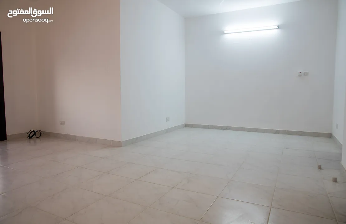 Spacious 3 Bedroom Flat with Split A/c's.
