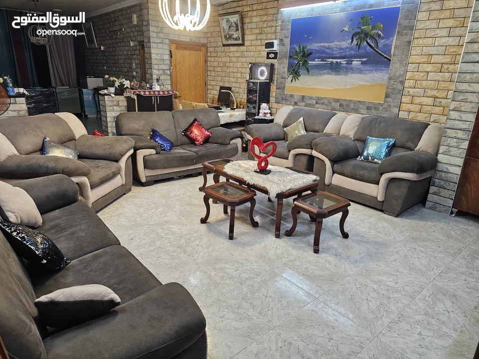 طقم كنبايات 8 مقاعد وطاولة و4طرابيزات