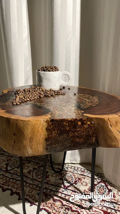 طاولة خشبيه مضاف اليهامادة الايبوكسي