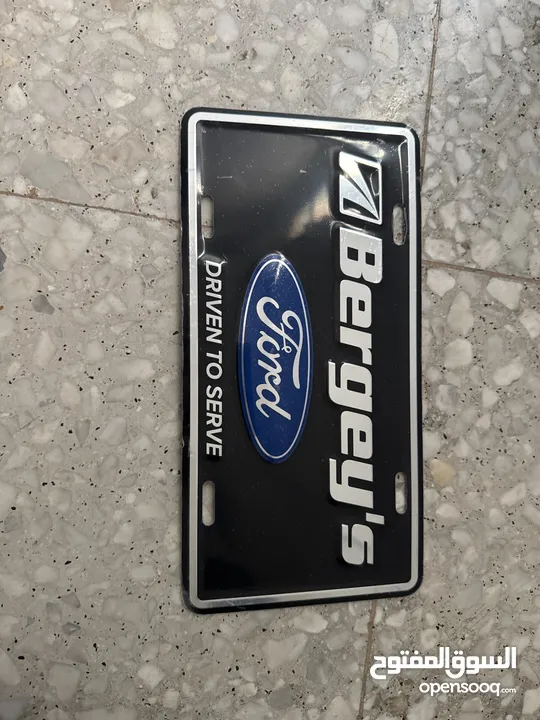 لوحة سيارة بتصميم أمريكي