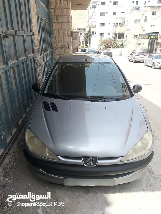 سيارة بيجو للبيع بحالة ممتازة السيارة جديده وكلشي فيها بالنايلون