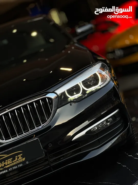 BMW - *520i*