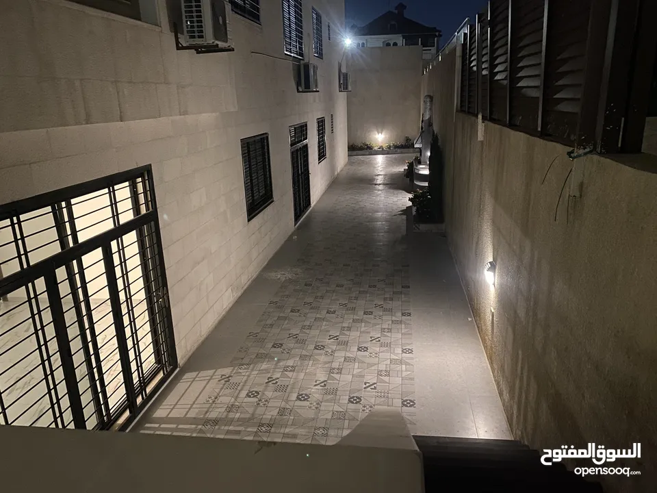 شقة للبيع 290 م بتلاع العلي بسعر الكلفة مغري جدا جدا لم تسكن معفيه رسوم تنازل مدخل مستقل فخمة جدا