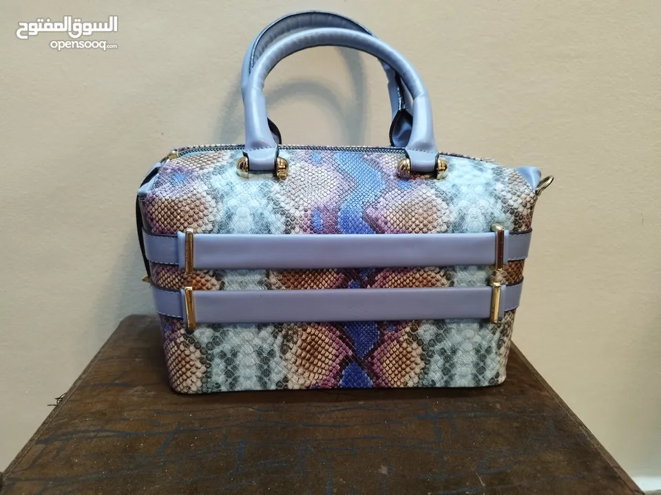 شنطة بألوان جميلة للبيع