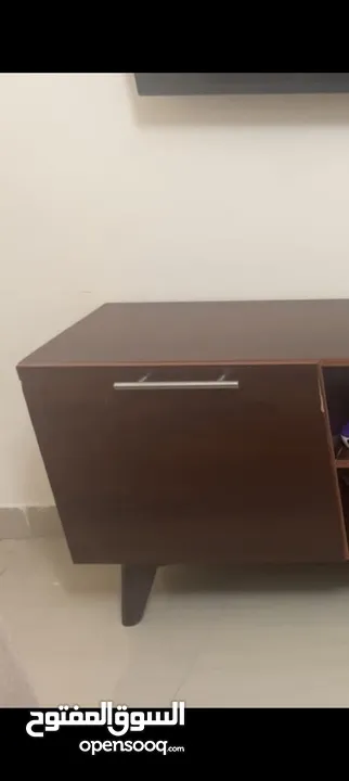 دولاب مكتبة تلفزيون تحف واغراض سمبل وناعمه