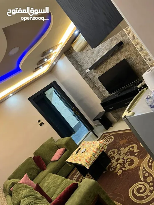 غرفه وصاله مفروش الموقع الجاردنز