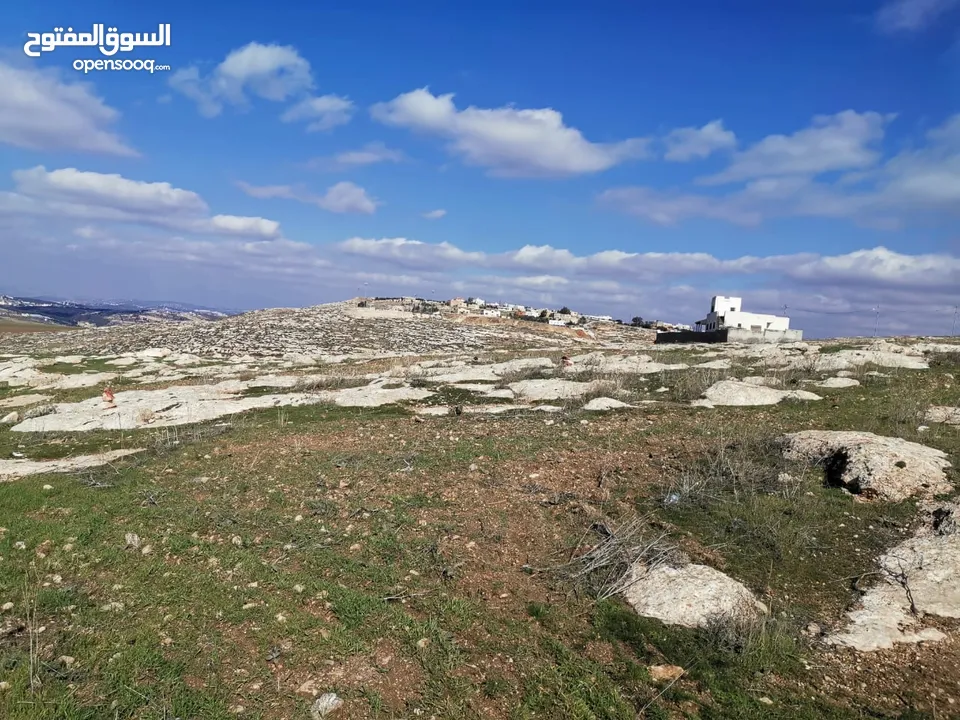 ارض سكنية استثمارية  للبيع  تنظيم سكن أ بمساحة 915 م طريق الجامعة الالمانية _ ناعور _ حسبان