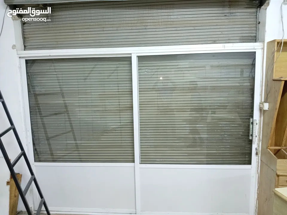 رفوف  محل سوبر ماركة ابواب