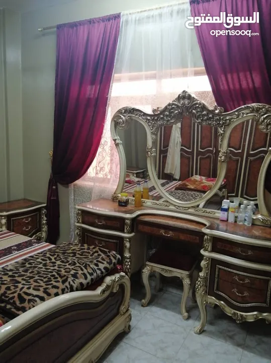 غرفة نوم دمياطيه خشب زان أحمر تقيل و تشطيب تحفه و دهانات عالية الجوده و تدوم لسنوات طويل مافيها