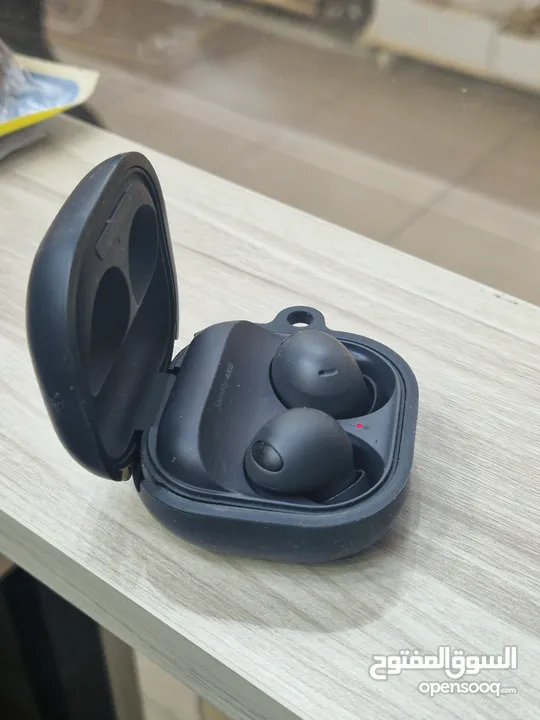 سماعة بلوتوث  مستعملة Galaxy Buds 2 pro.  اسود لون