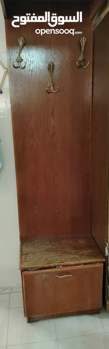 اثاث منزل للبيع خشب اصلي بسعر مناسب لمعرفة سعر الاثاث يرجى ارسال صورة عن القطعة واستفسار عن السعر .