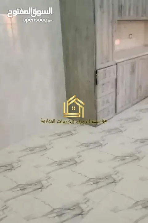 شقة فارغة - المدينة الرياضية - 3نوم 1ماستر - 210م - مطلة - قريبة من الخدمات