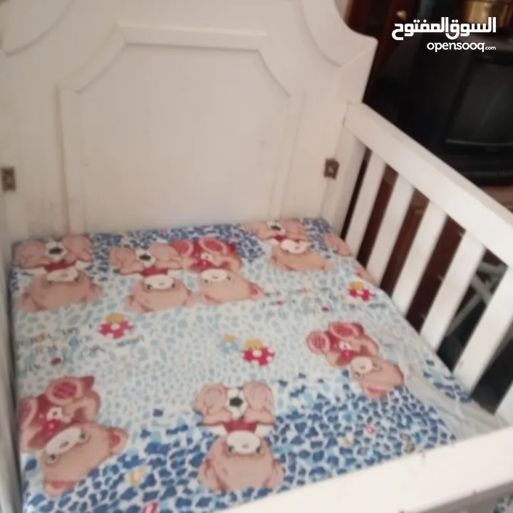 تخت بيبي مع خزانة ضرفتين خشب سويد