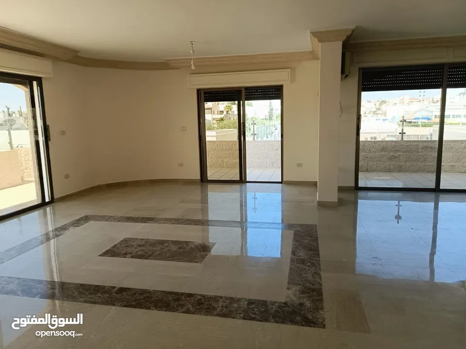 رووف 320م مع تراسات كبيرة للبيع بعبدون \ الرقم المرجعي 14372