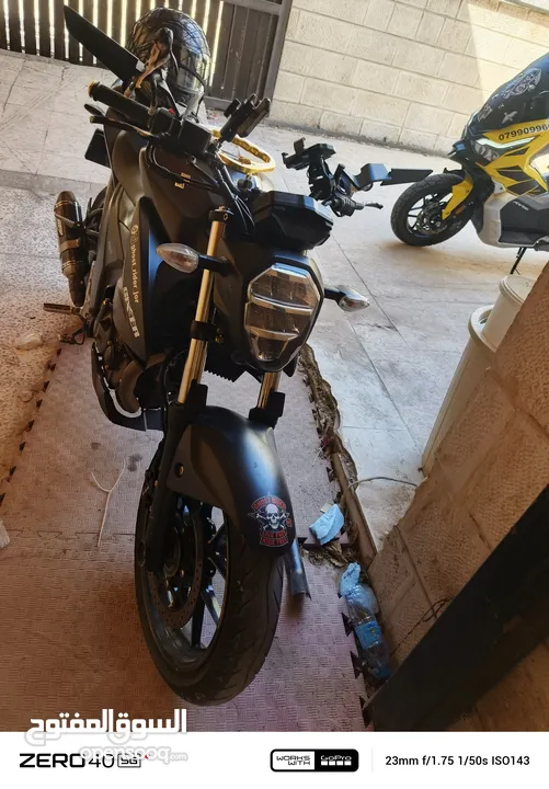 Suzuki  لون اسود
